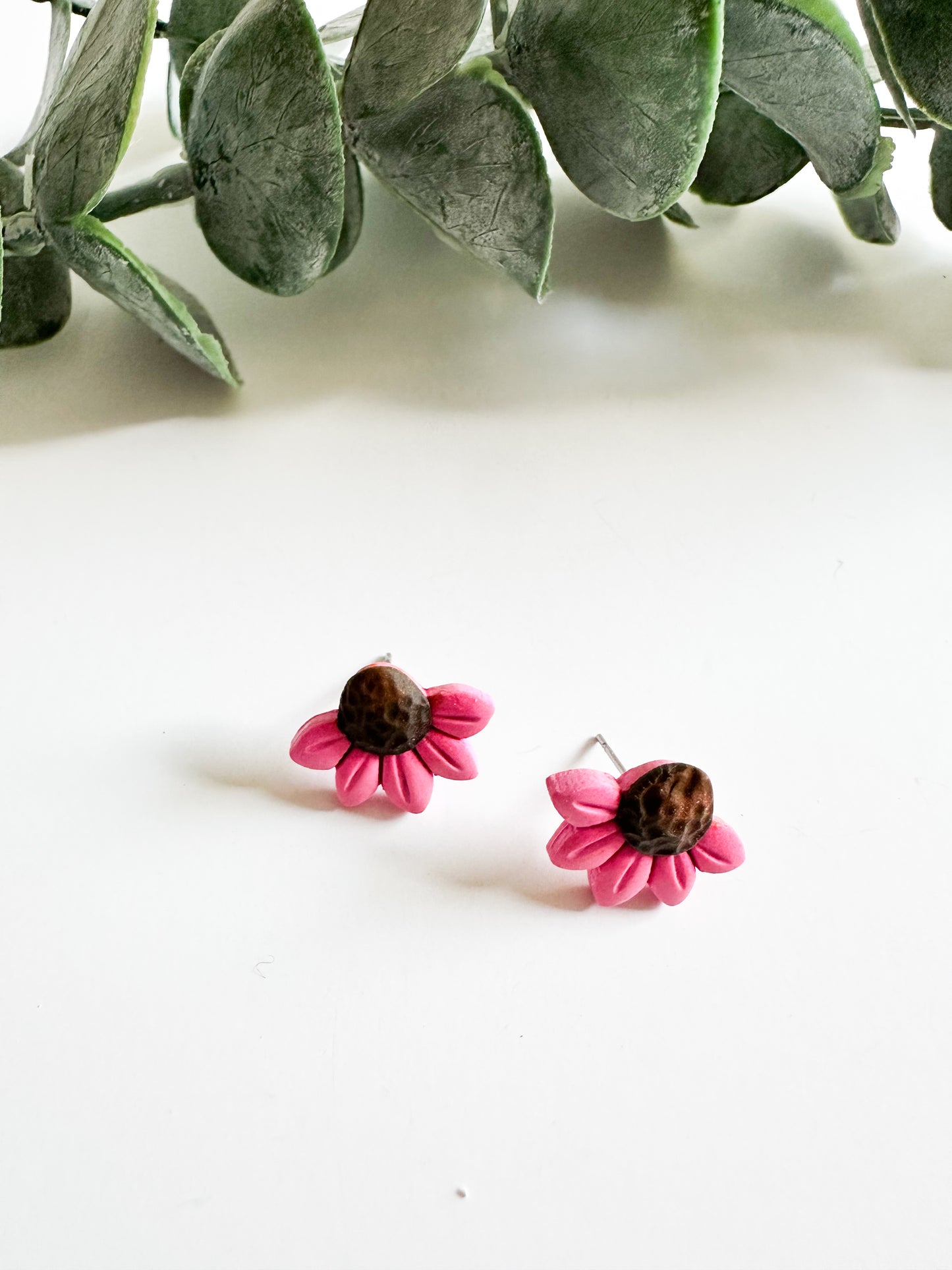 Be Resilient Cone Flower Studs￼